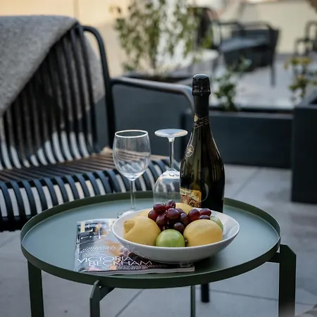 Lägenhet Residence U Zvonu Deluxe Apartments